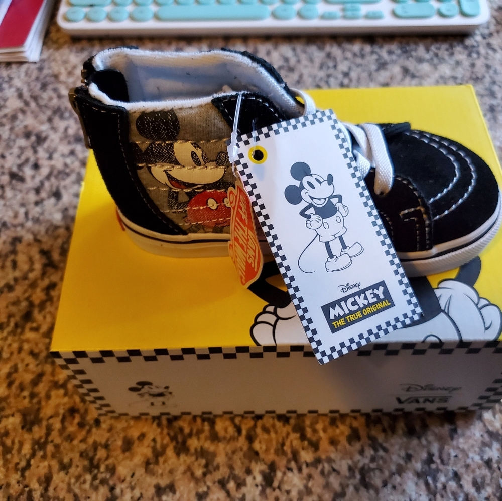 Kids Disney Mickey Mouse Van's size 8